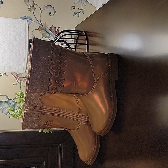 Laura Ashley NWT Rose Gold Zip Up Size 7 (Toddler) Boot with Glitter Detail - Picture 1 of 7